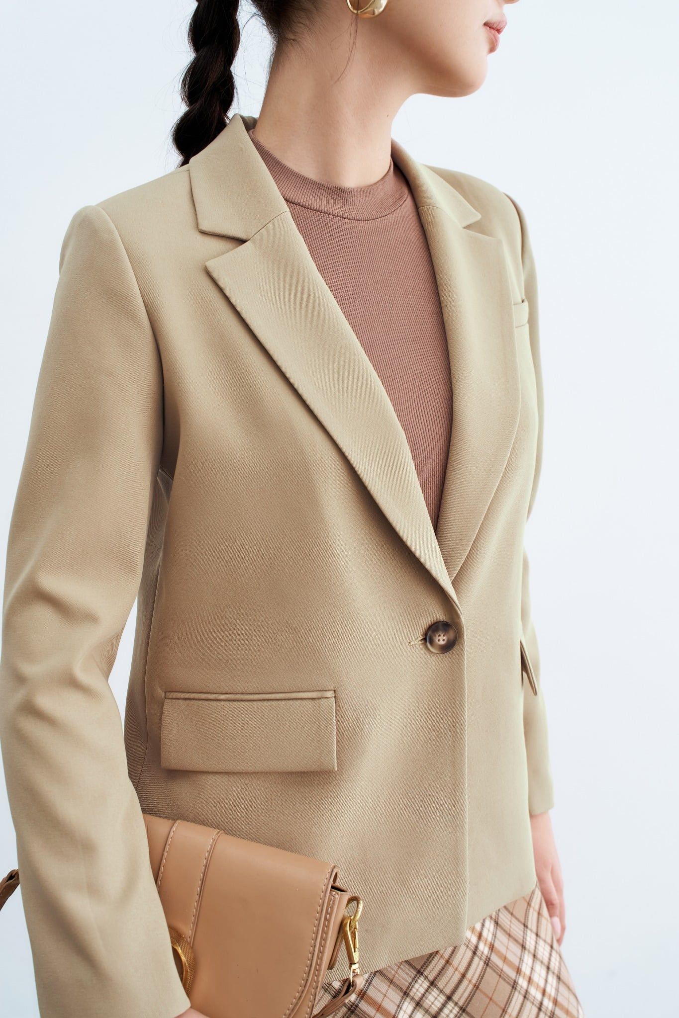 Blazer cổ 2 ve basic 1 khuy latte