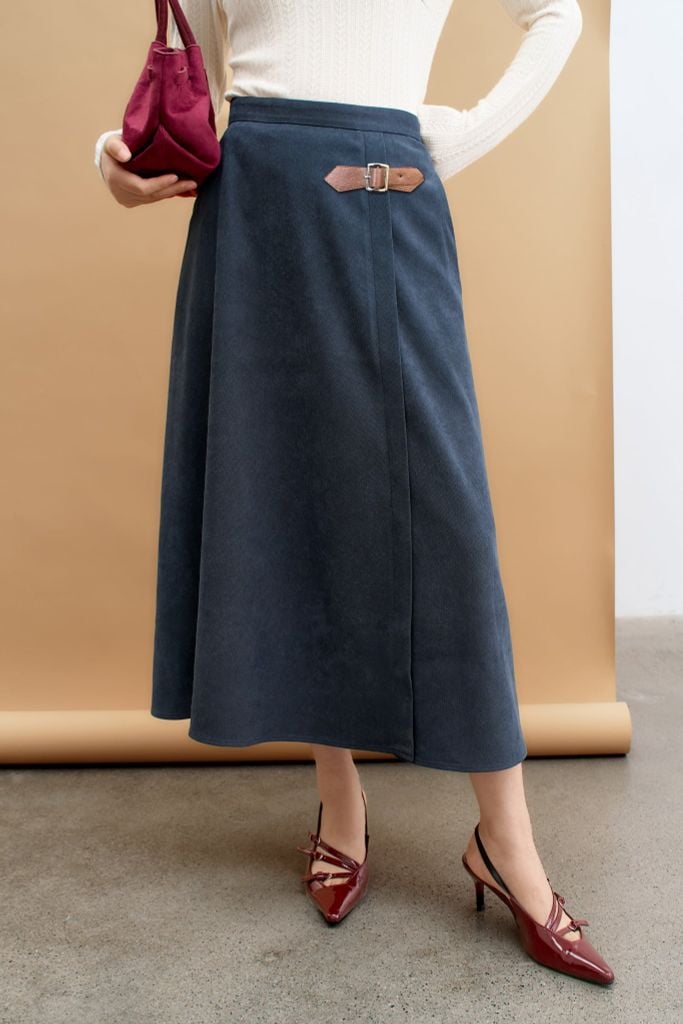 Chân váy midi navy đai da