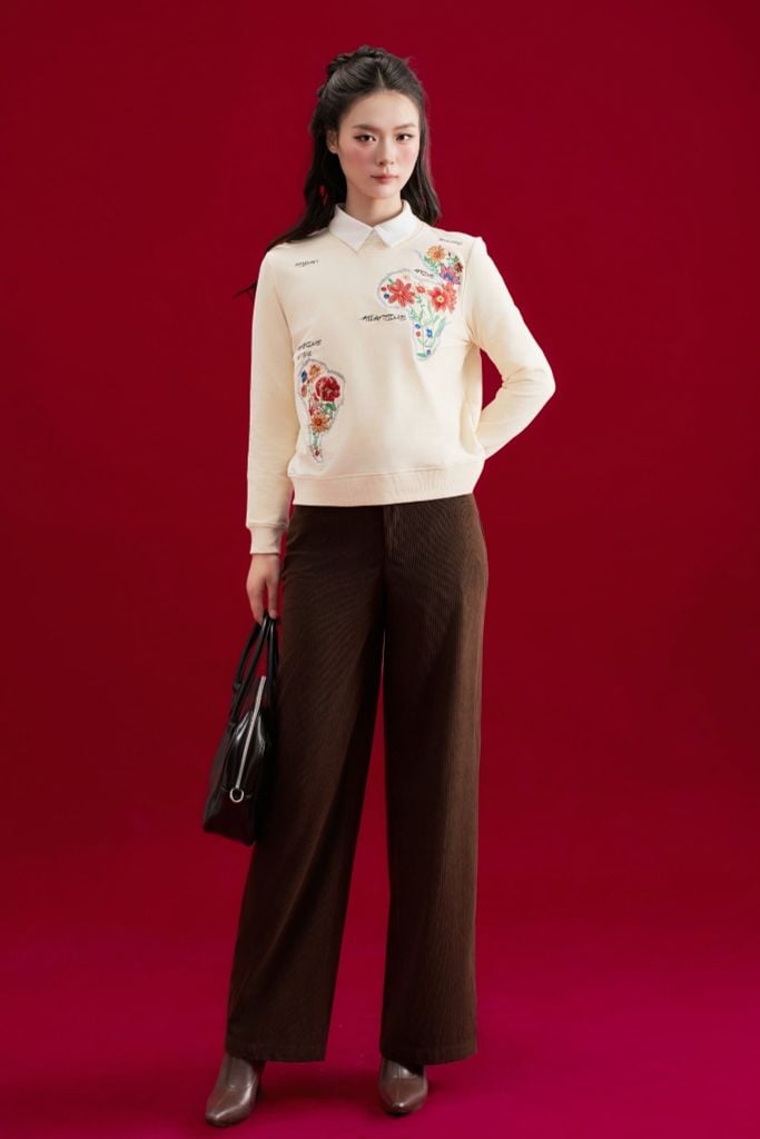 Áo nỉ kem thêu hoa