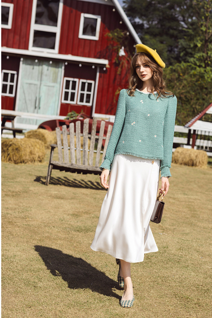 Áo top cổ bèo tech xanh green thêu hoa rơi