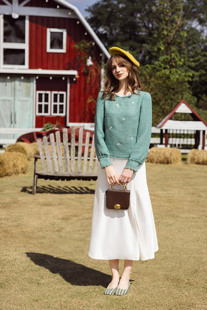 Áo top cổ bèo tech xanh green thêu hoa rơi