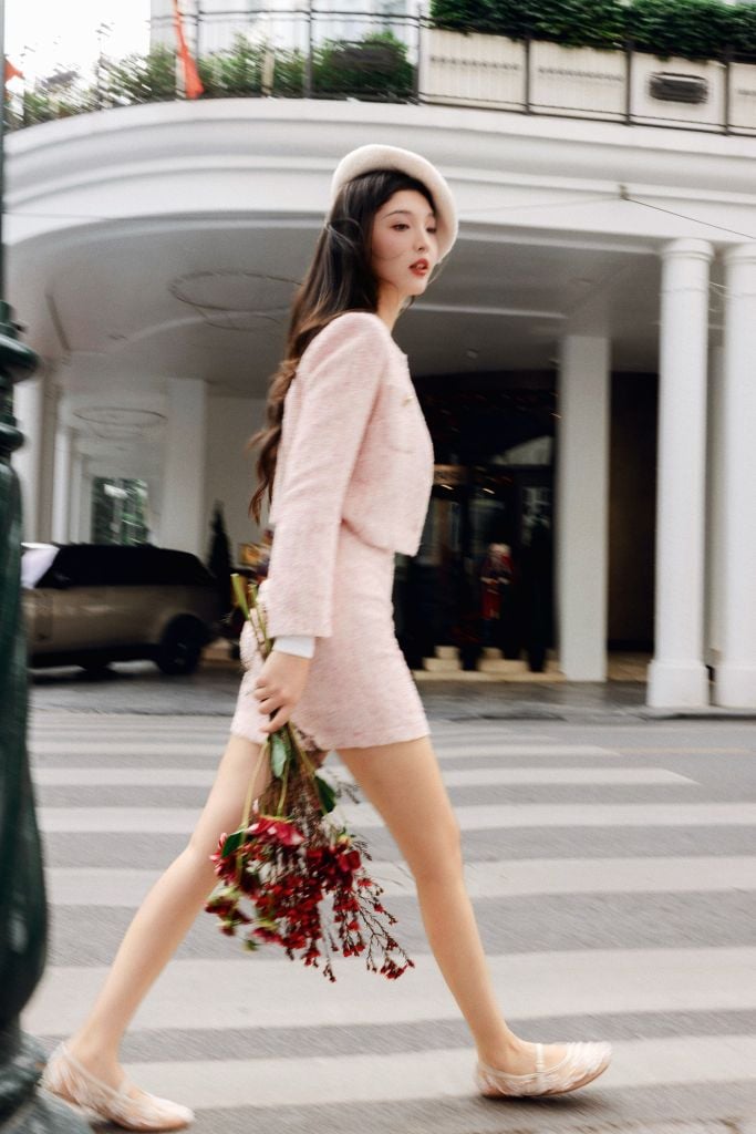 Blazer tweed hồng hạt nổi