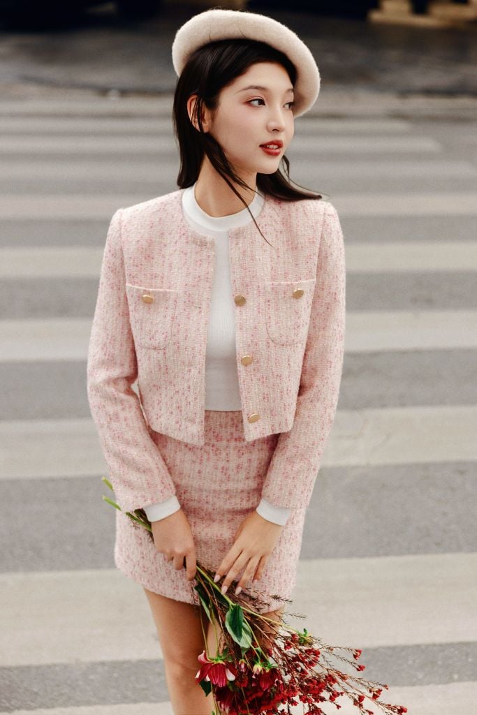 Blazer tweed hồng hạt nổi