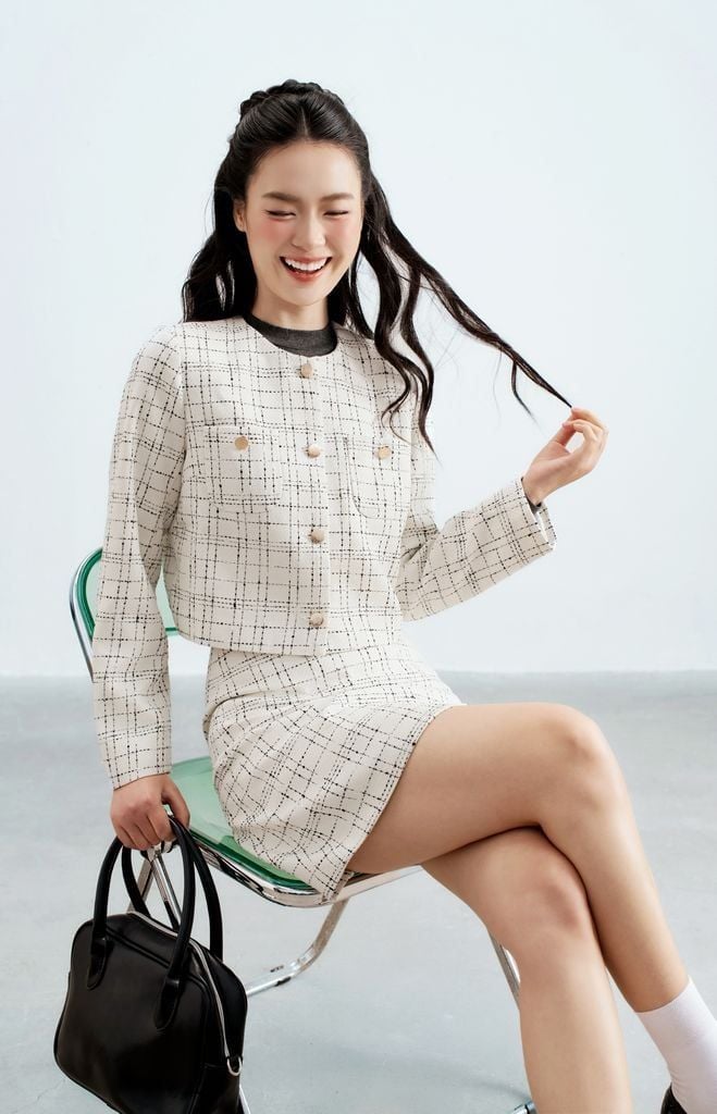 Blazer text karo đen trắng