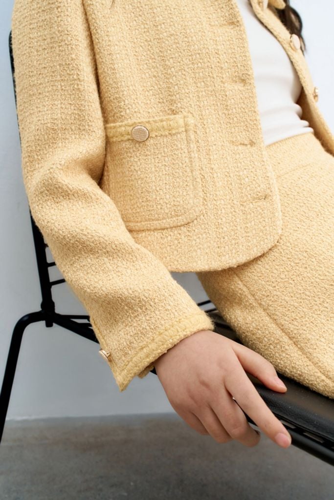 Blazer tweed vàng phối dây trang trí