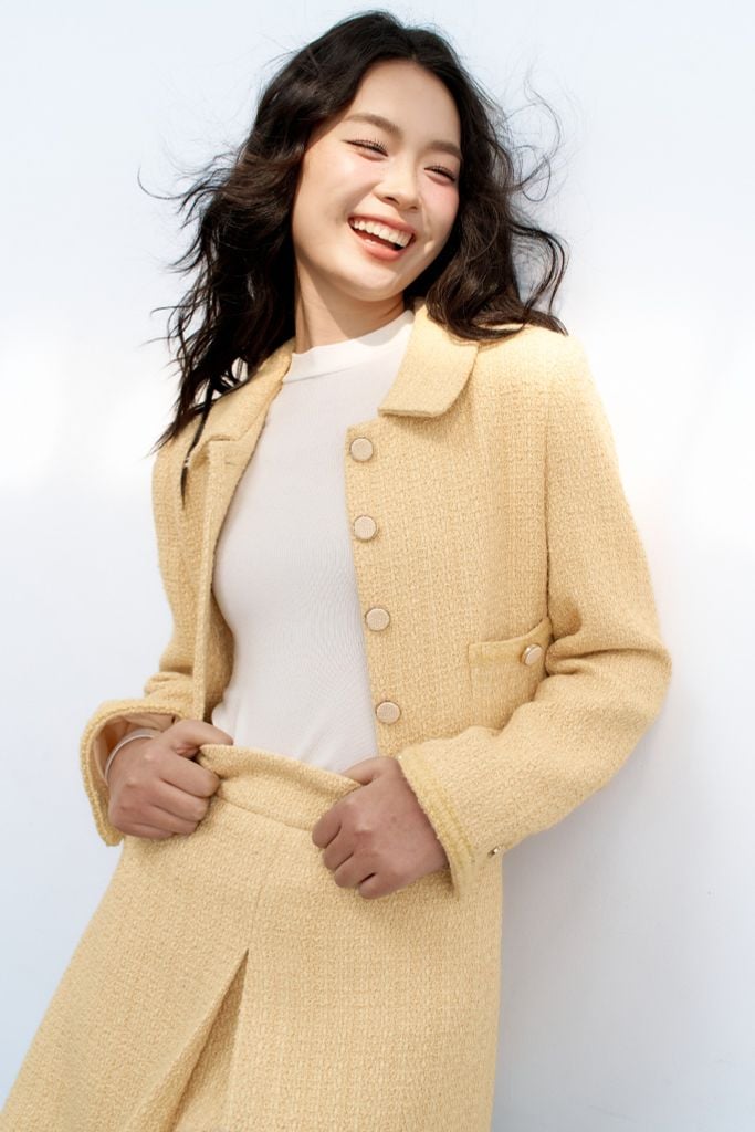 Blazer tweed vàng phối dây trang trí