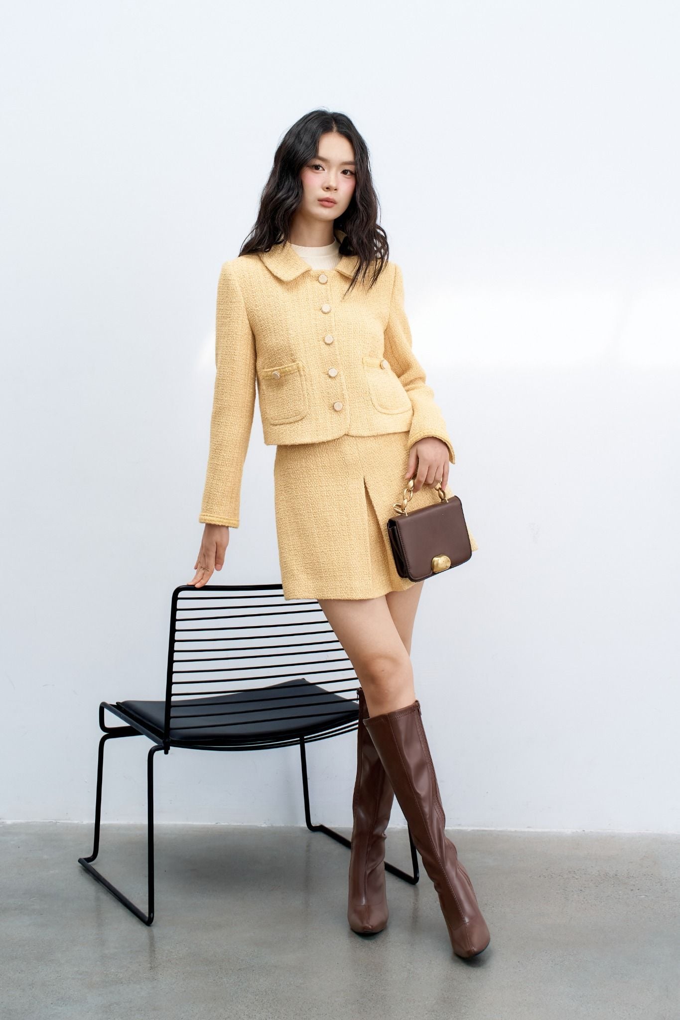 Blazer tweed vàng phối dây trang trí