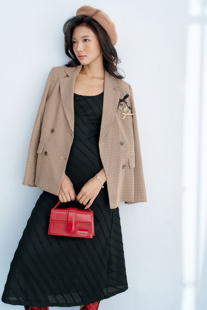 Áo blazer karo nâu trang trí thân trên