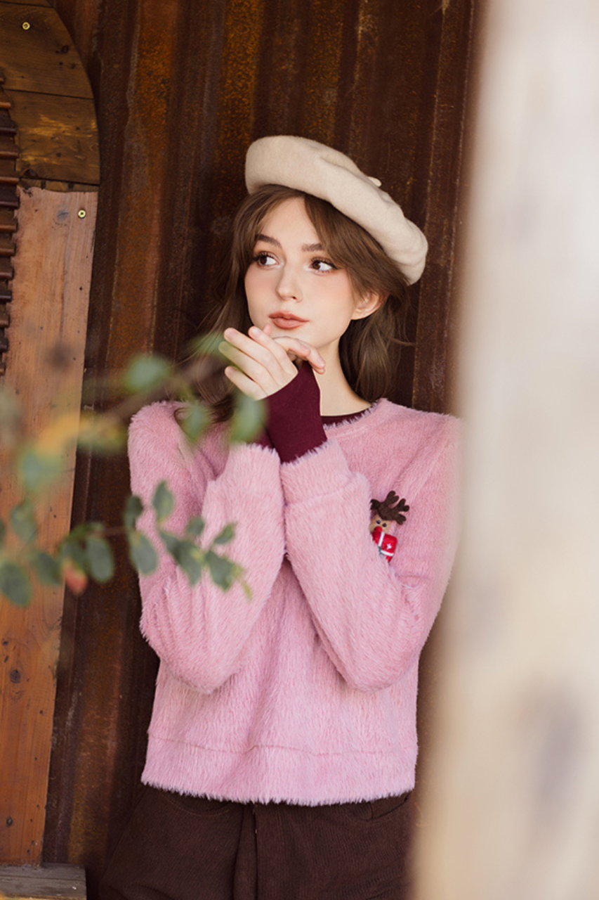 Áo len hồng sợi lông thỏ kèm pin trang trí