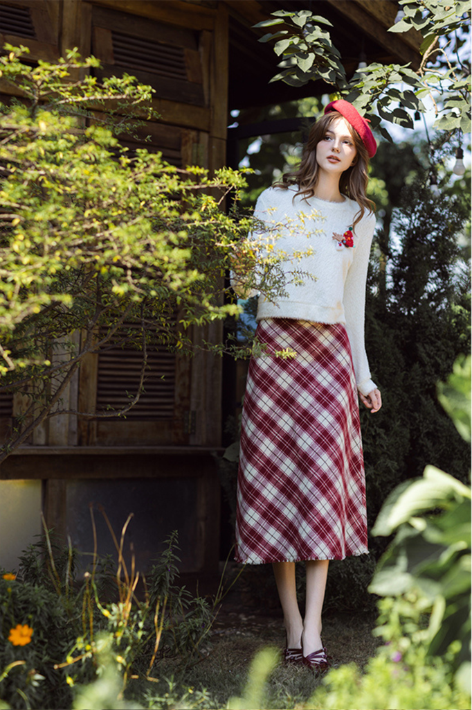 Chân váy midi karo đỏ rua gấu