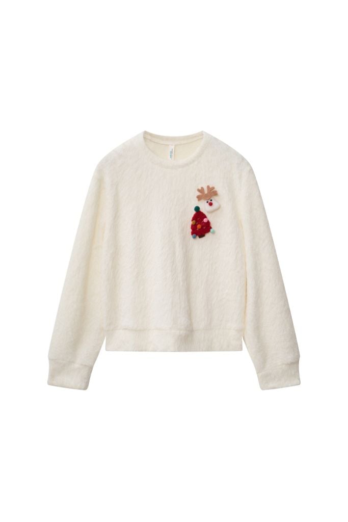 Áo len trắng sợi lông thỏ kèm pin trang trí