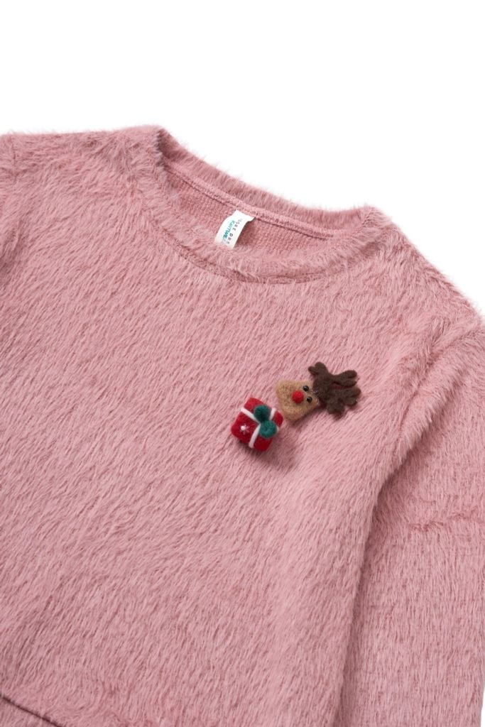 Áo len hồng sợi lông thỏ kèm pin trang trí