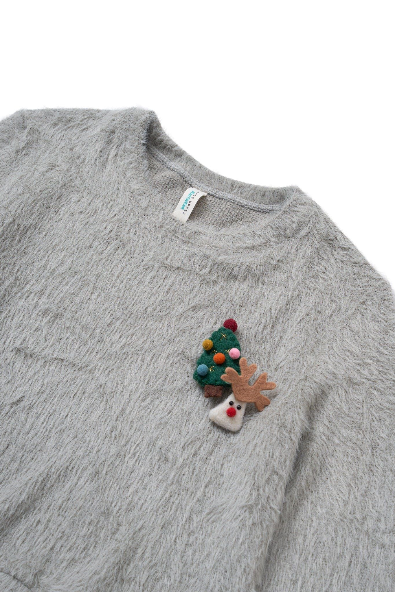 Áo len xám sợi lông thỏ kèm pin trang trí