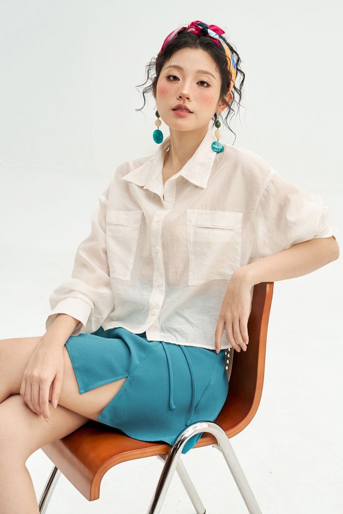 Sơ mi basic tơ trắng dáng crop