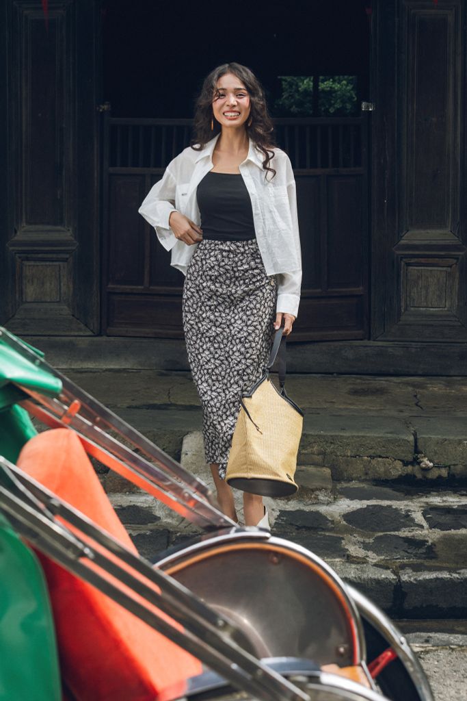 Sơ mi basic tơ trắng dáng crop