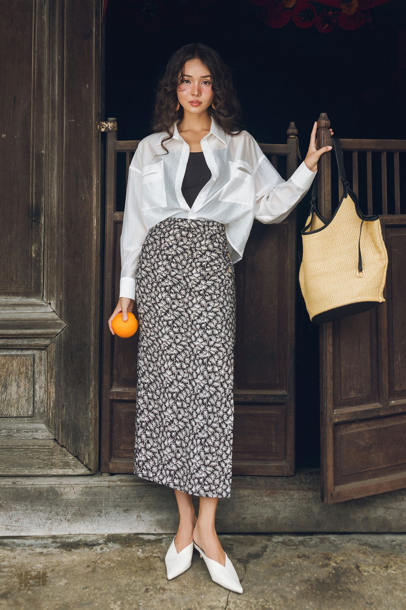 Sơ mi basic tơ trắng dáng crop