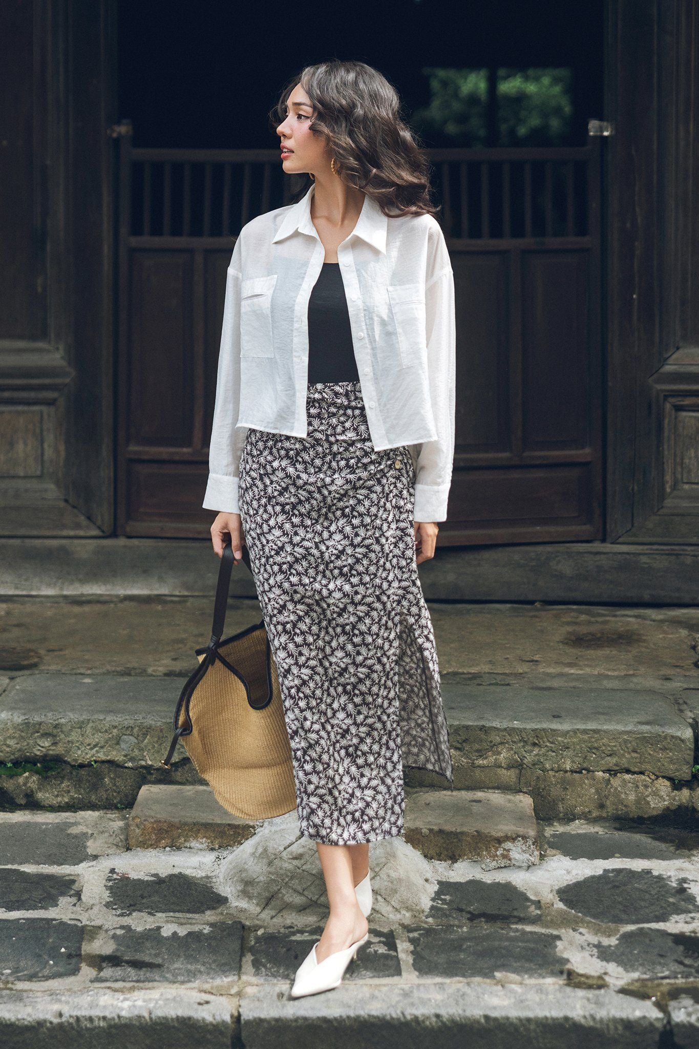 Sơ mi basic tơ trắng dáng crop