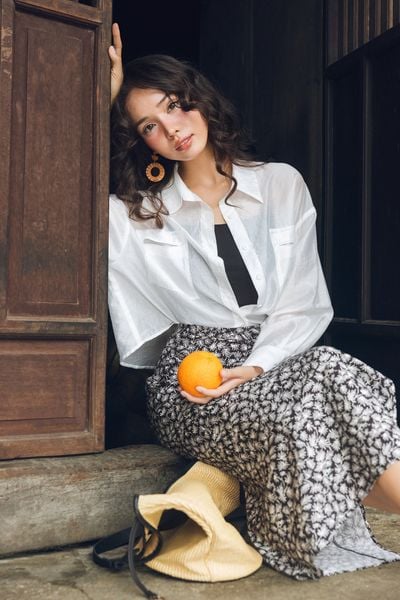 Sơ mi basic tơ trắng dáng crop