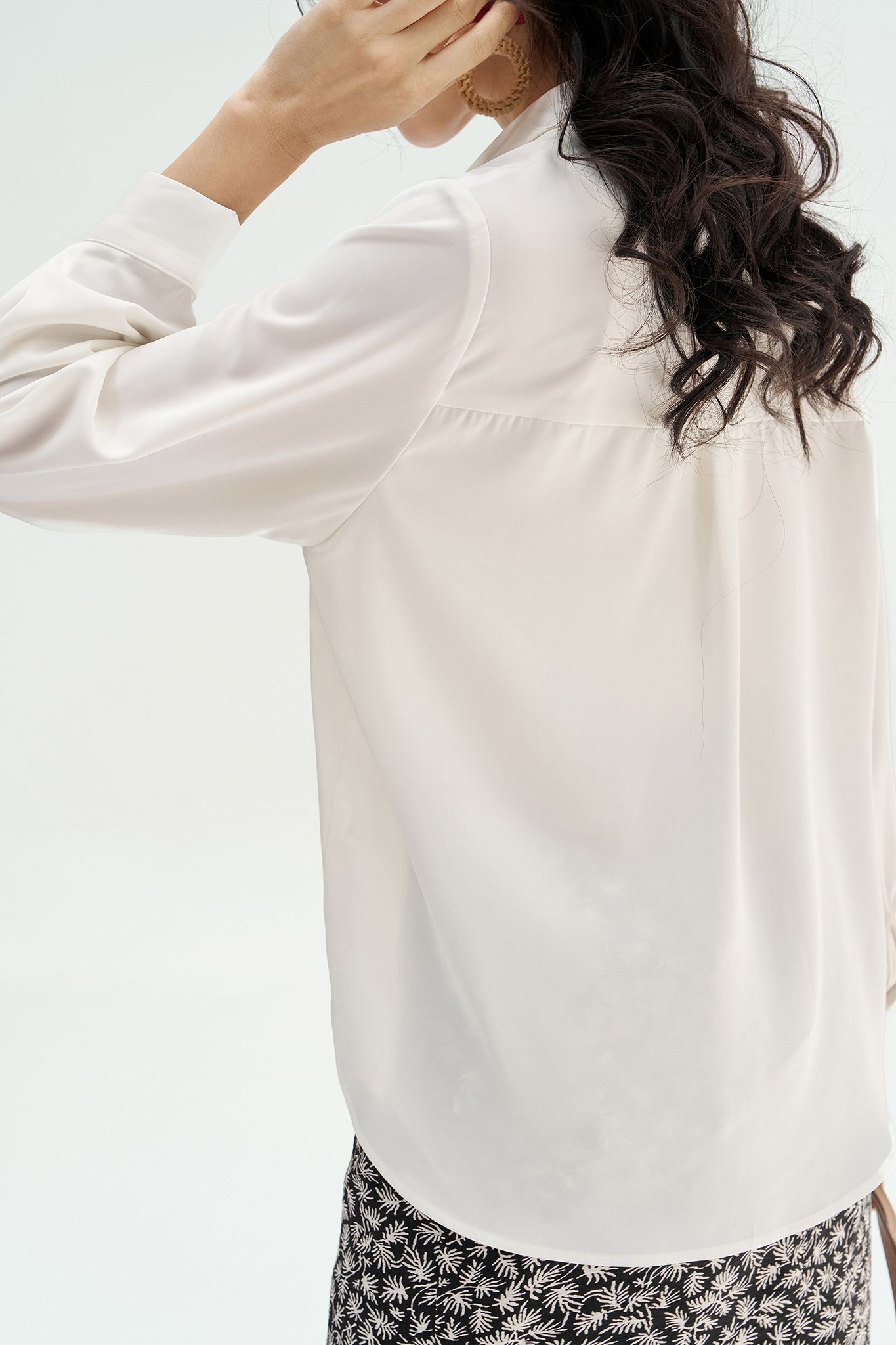 Sơ mi lụa trắng basic