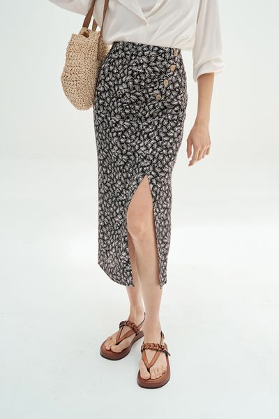 Chân váy midi nhún sườn hoạ tiết lá đen