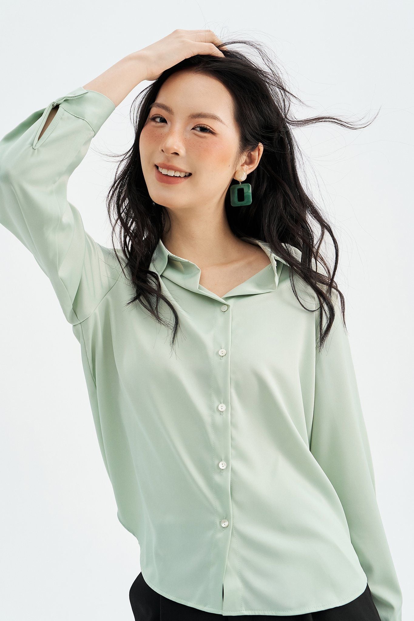 Sơ mi lụa xanh mint basic