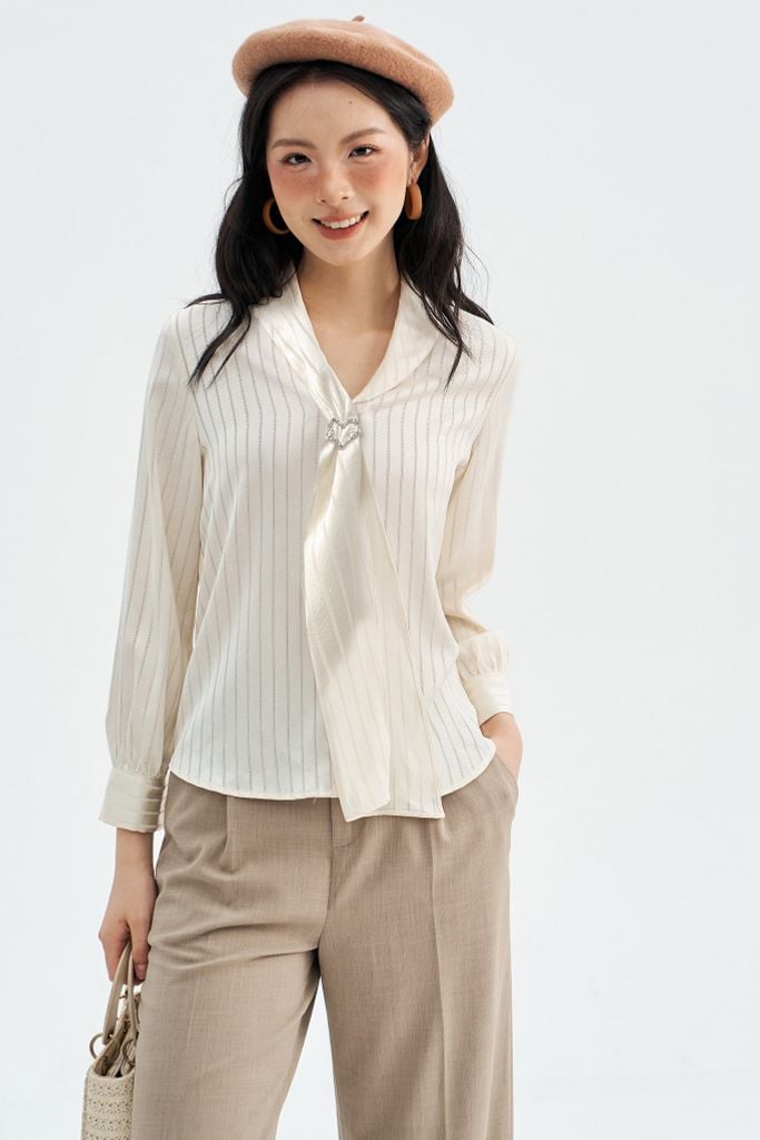 Sơ mi lụa sọc kem cổ sam gài charm