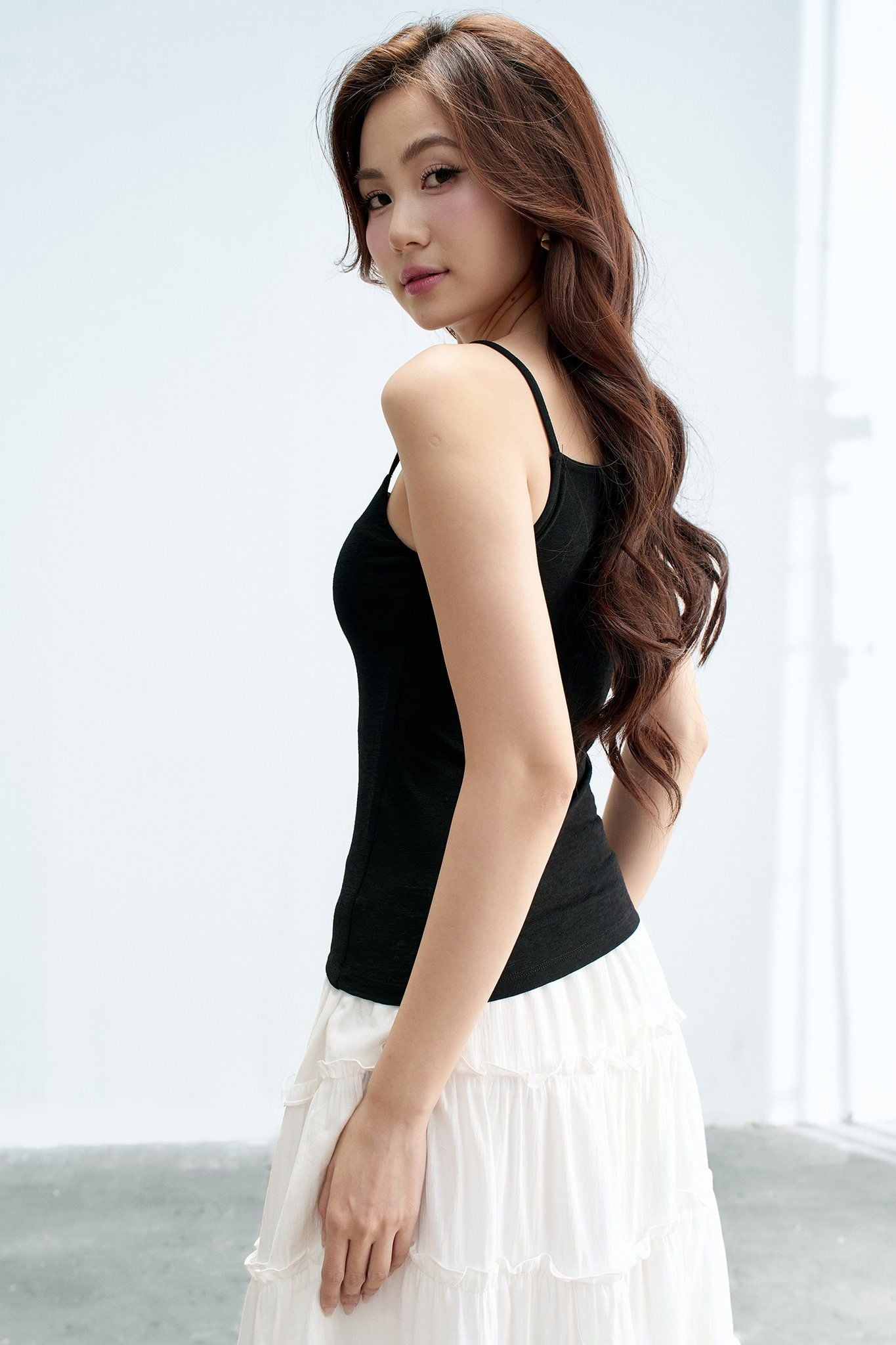 Áo 2 dây cổ lệch thun xốp đen