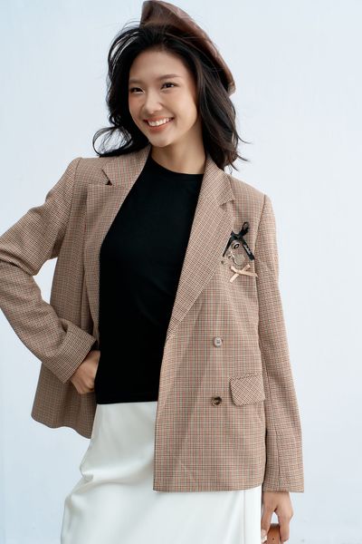 Áo blazer karo nâu trang trí thân trên