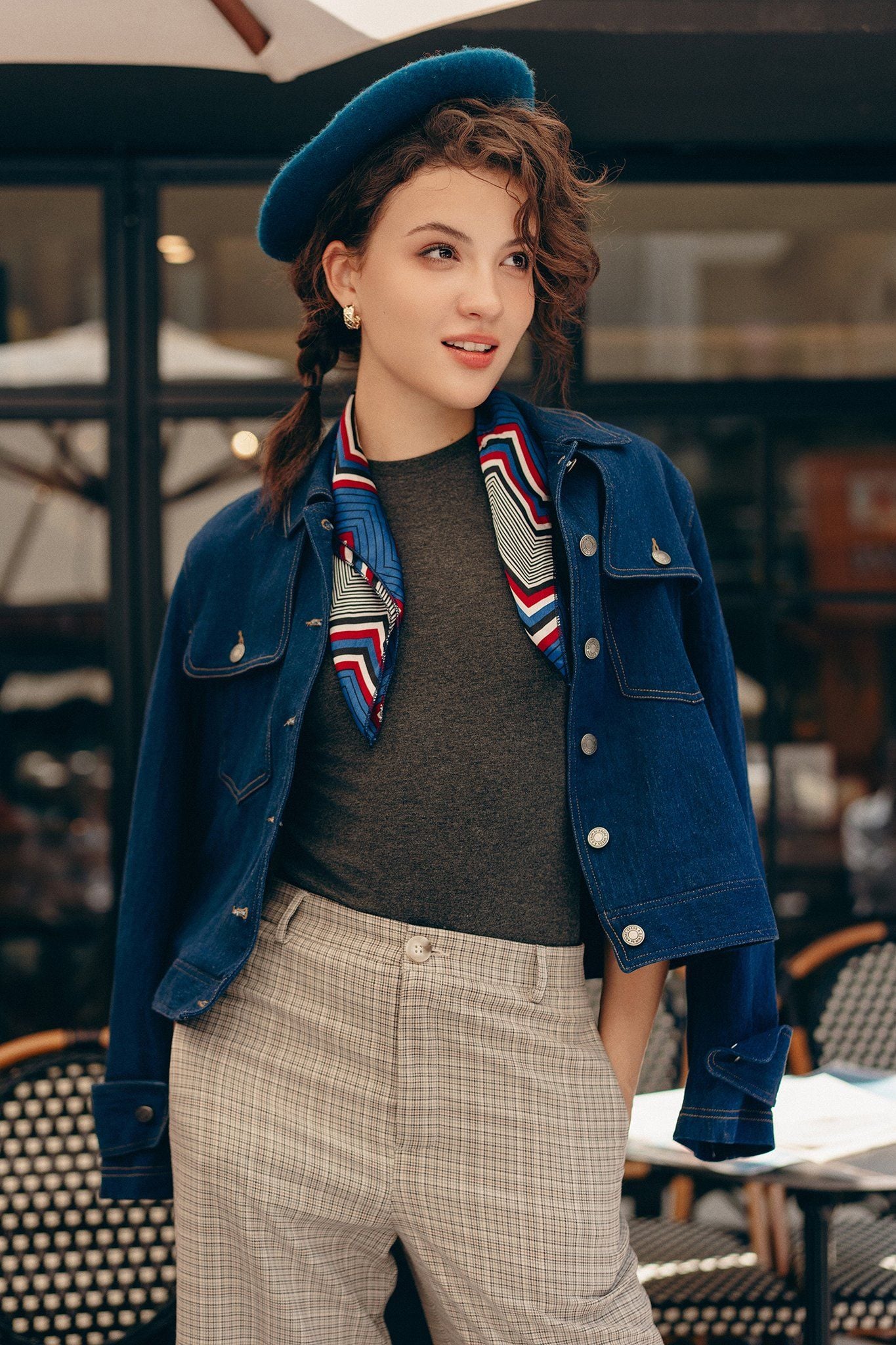 Áo jacket ngắn denim xanh chàm túi ốp thân trước