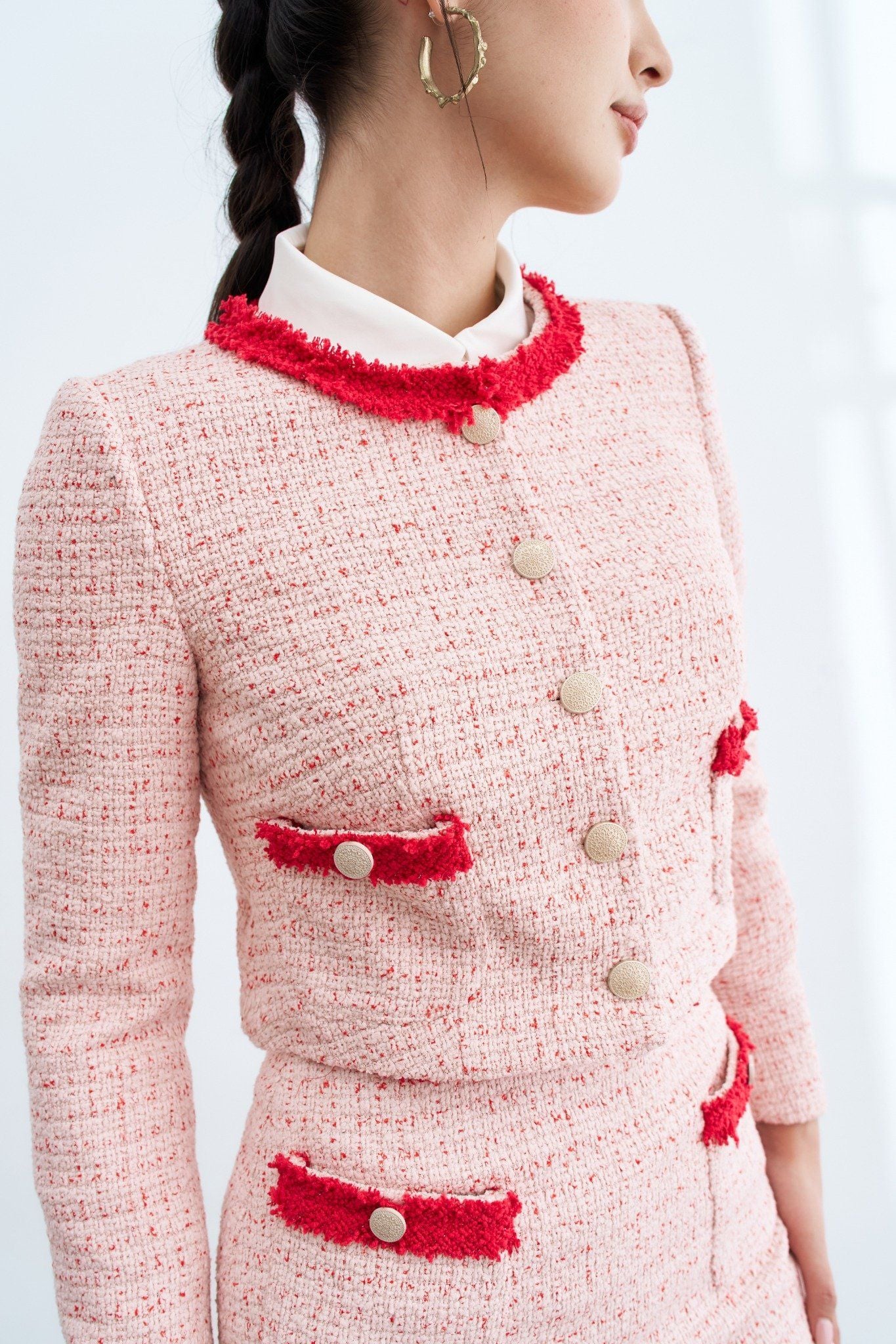 Áo khoác tweed hồng nhạt phối dây rua trang trí