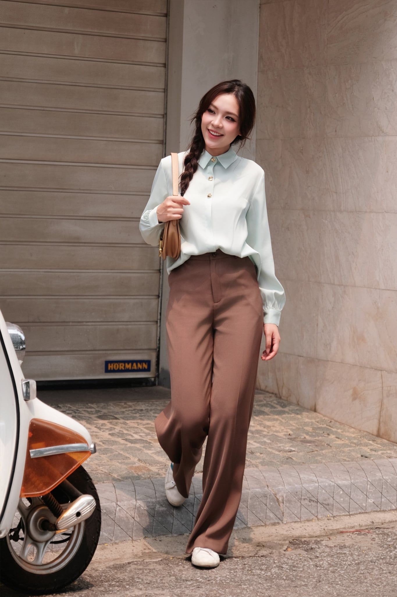  Sơ mi lụa basic xanh mint khuy hoa 