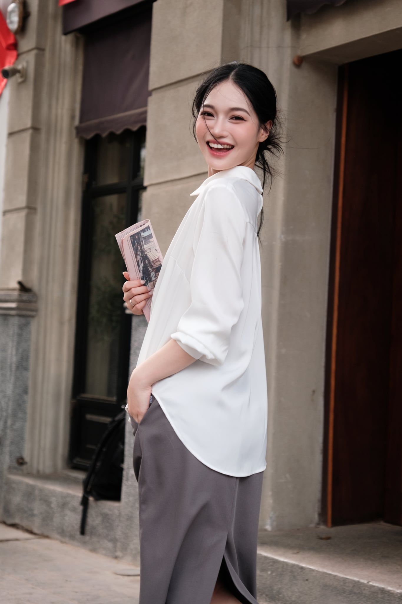  Sơ mi lụa basic trắng kem khuy hoa 