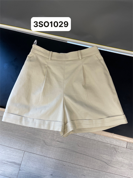 Quần shorts kaki lóng chéo cream