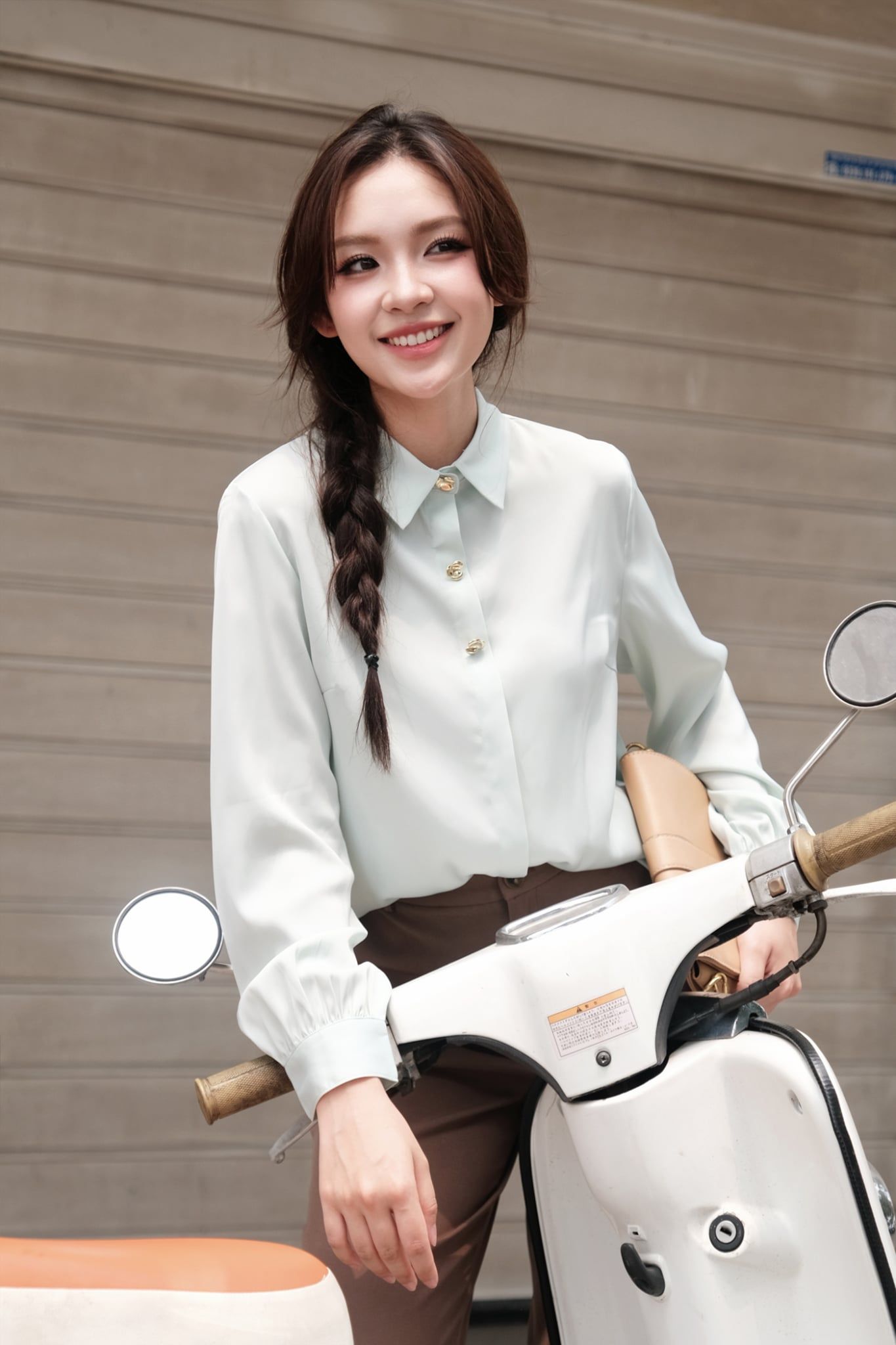  Sơ mi lụa basic xanh mint khuy hoa 
