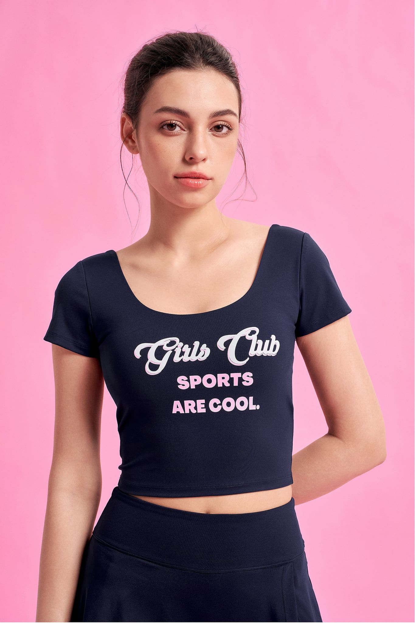  Áo crop top signature in girls club sport - navi 