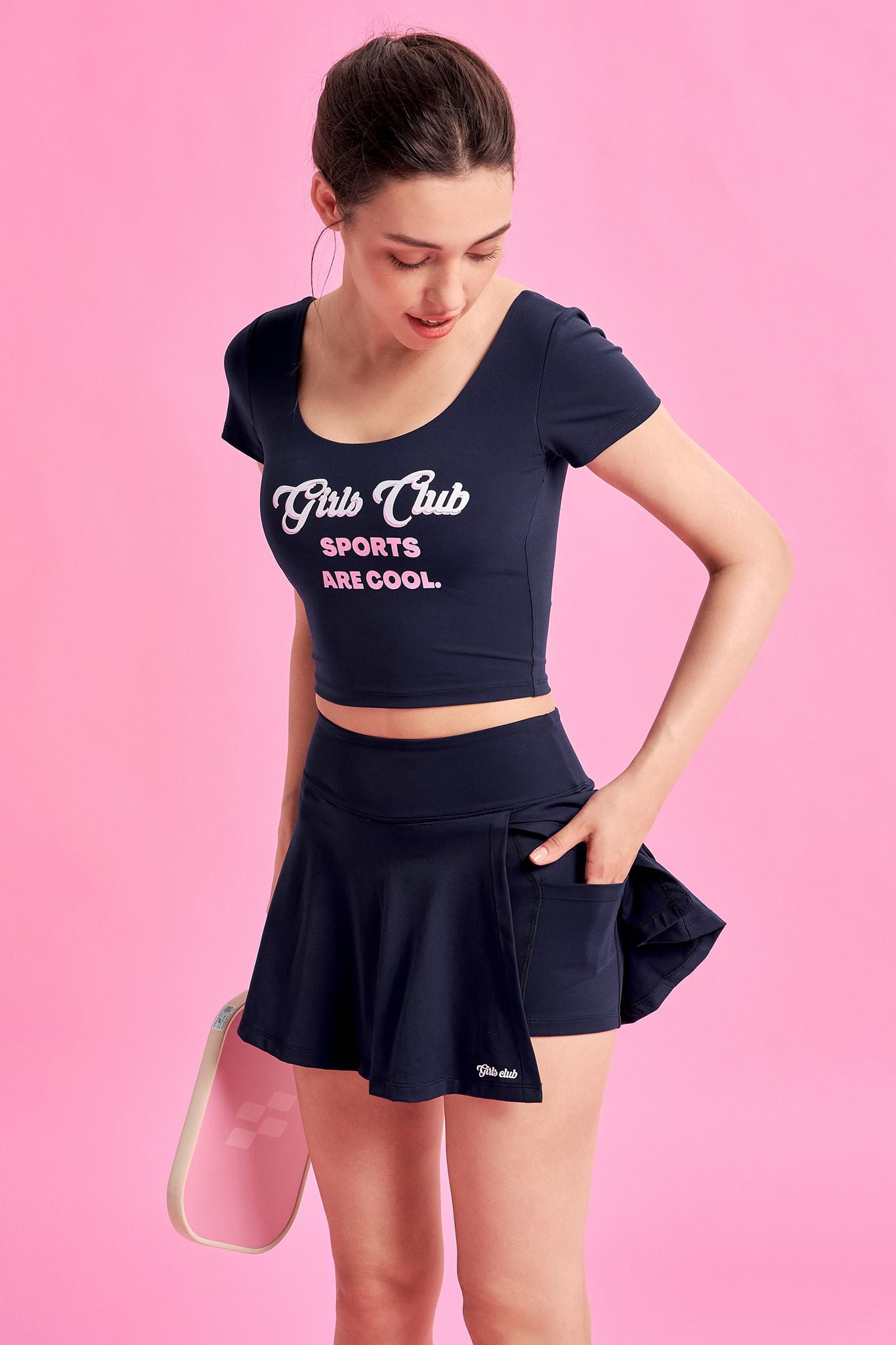  Áo crop top signature in girls club sport - navi 