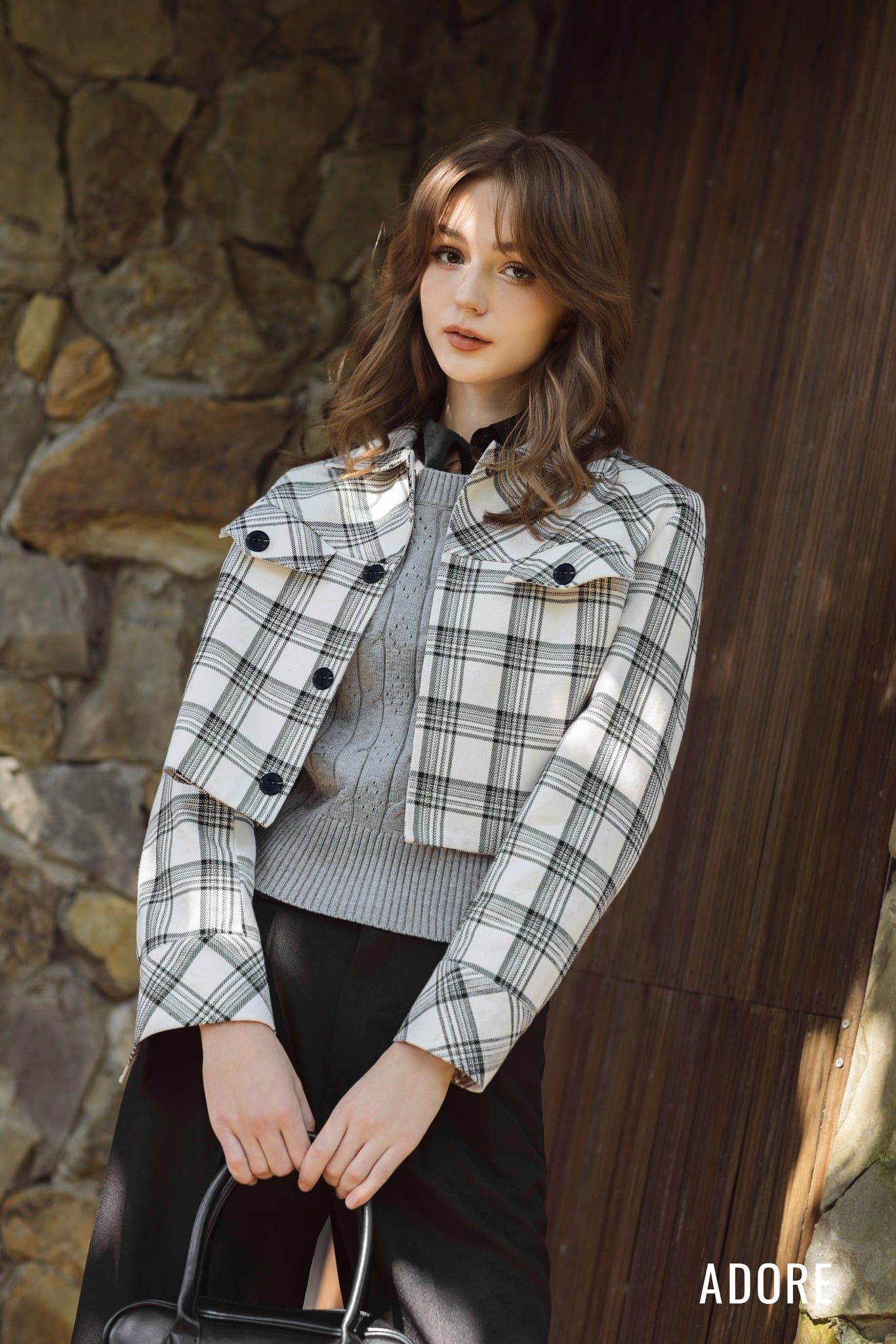 Jacket ngắn dạ karo trắng