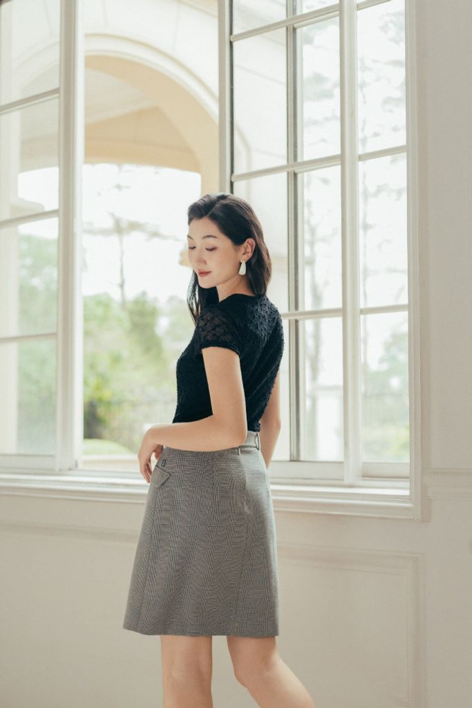 Áo thun basic hạt nổ màu đen