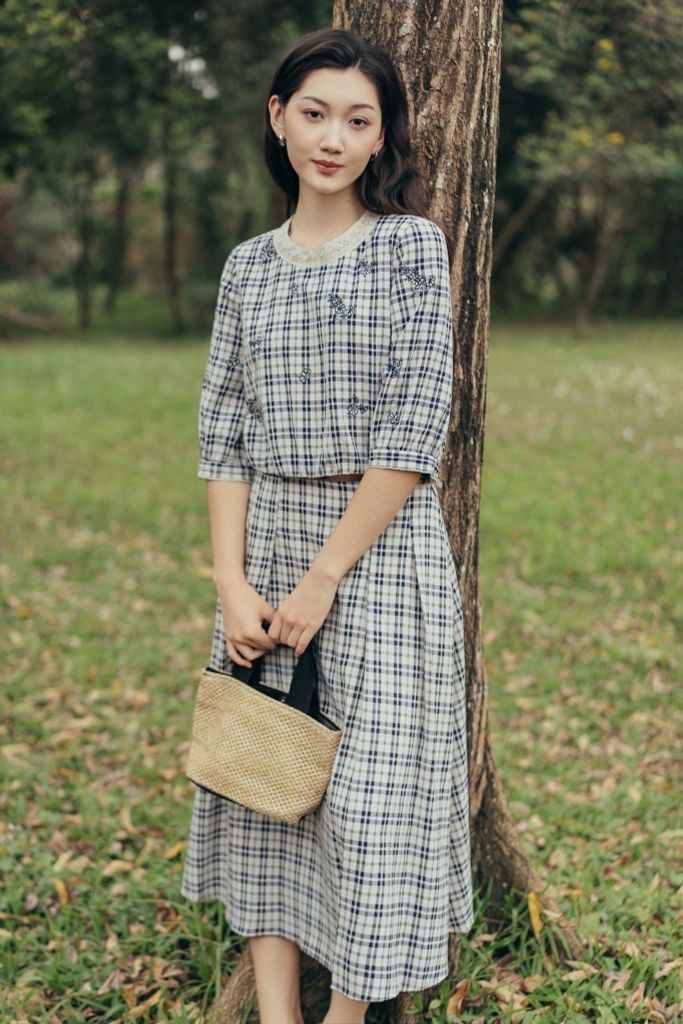 Chân váy midi karo xếp xòe