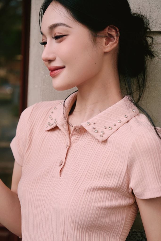 Áo thun polo hồng đính đá cổ