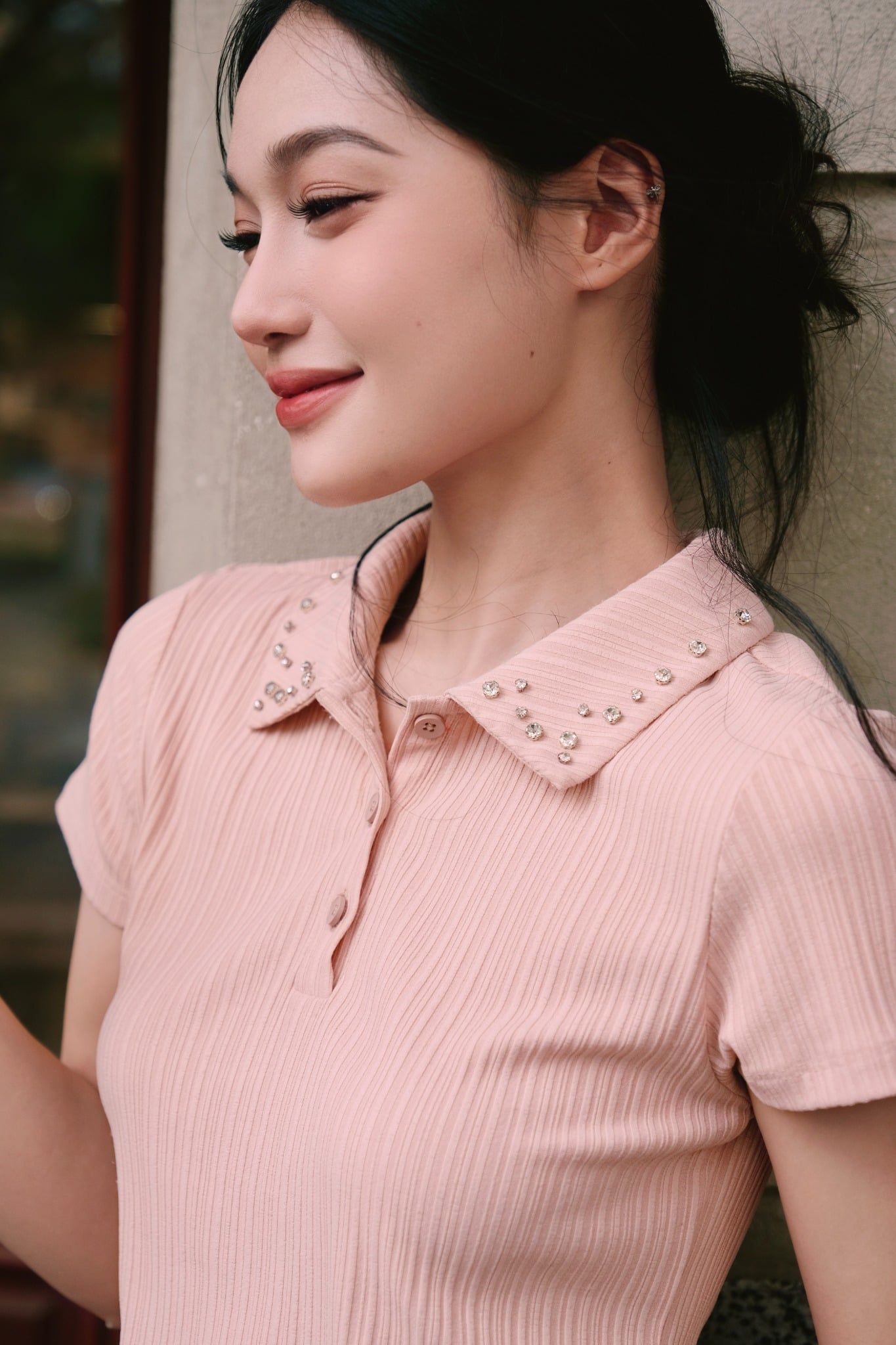 Áo thun polo hồng đính đá cổ