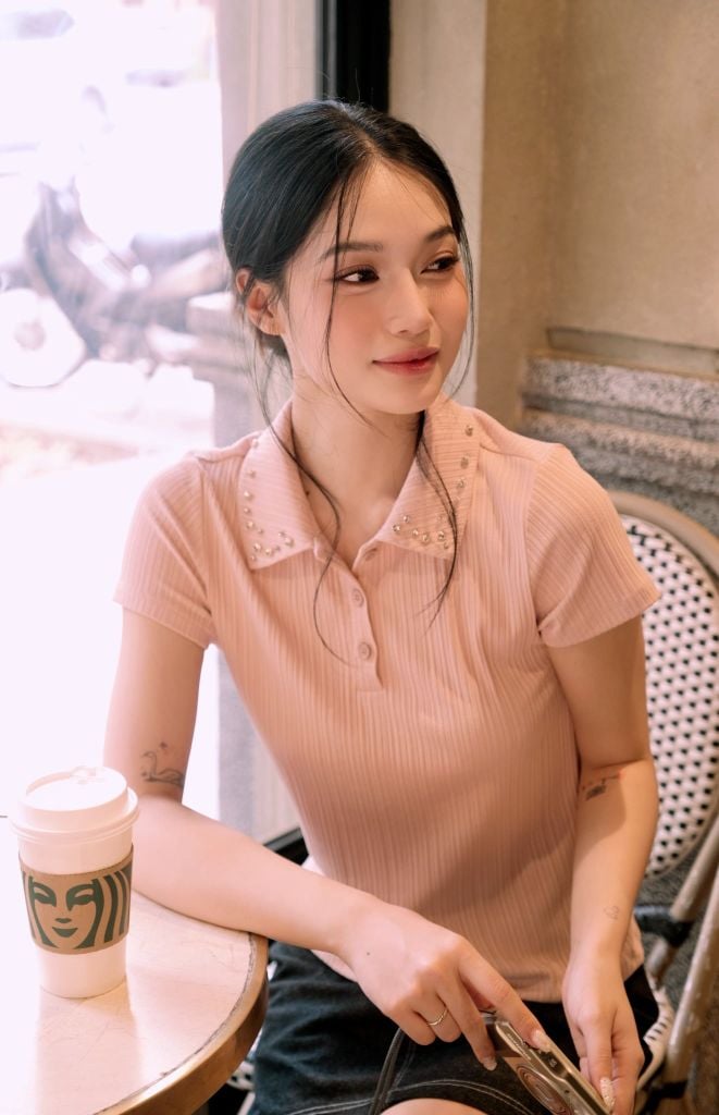 Áo thun polo hồng đính đá cổ