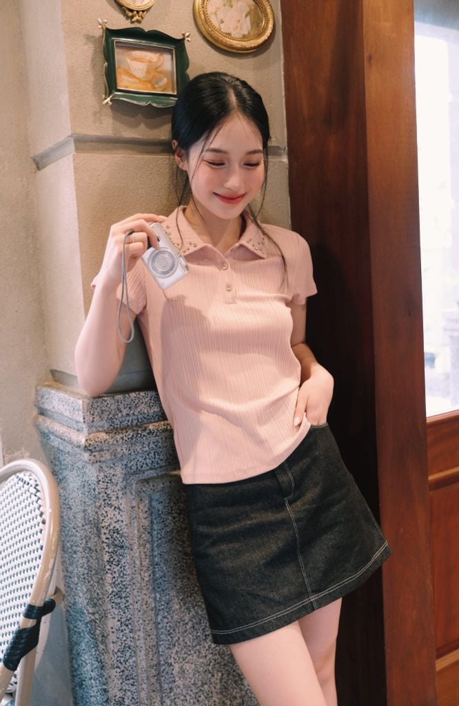 Áo thun polo hồng đính đá cổ