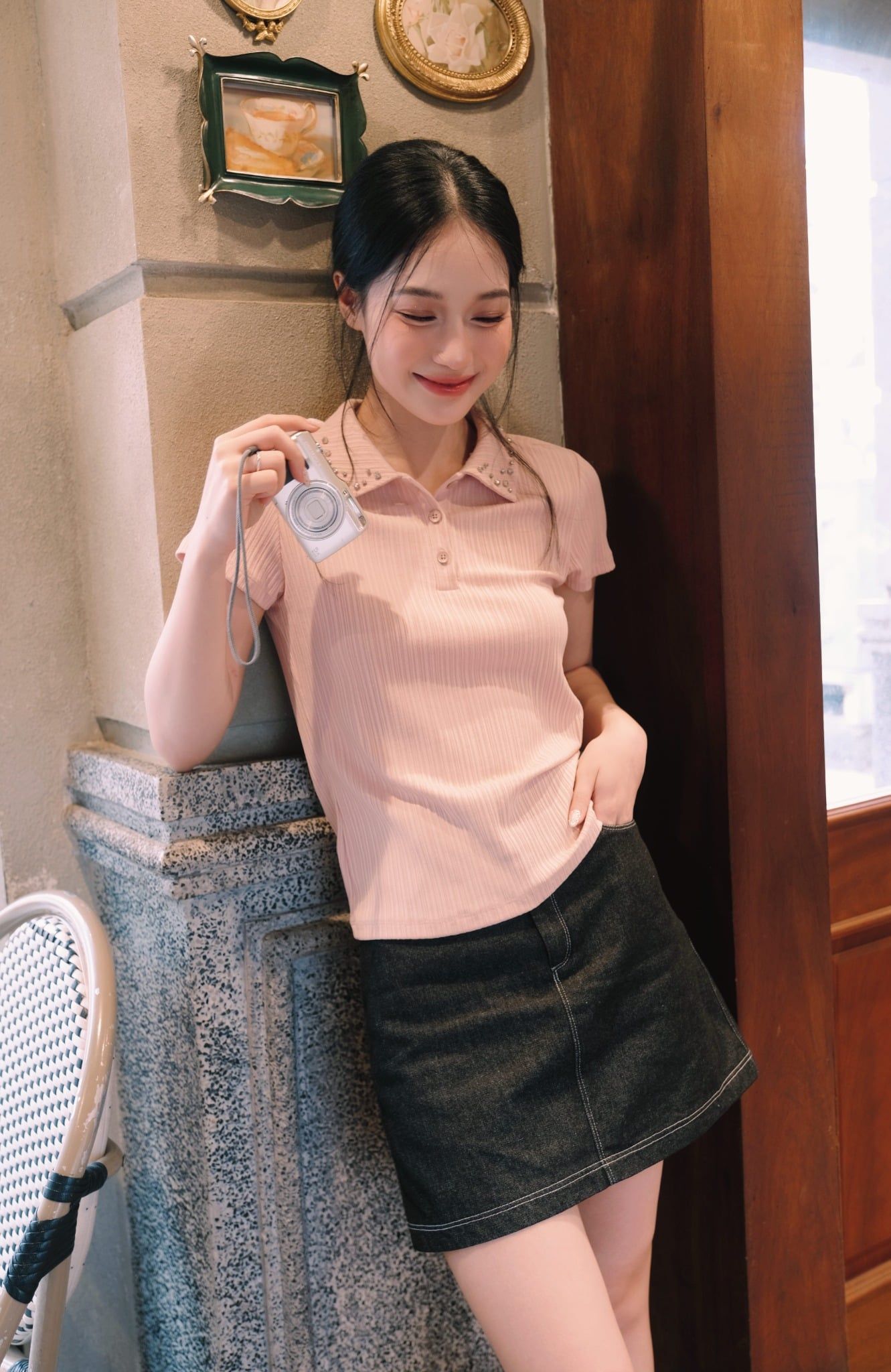 Áo thun polo hồng đính đá cổ