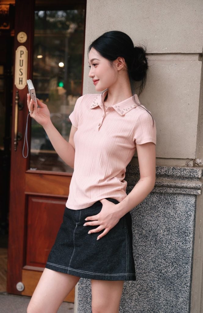 Áo thun polo hồng đính đá cổ