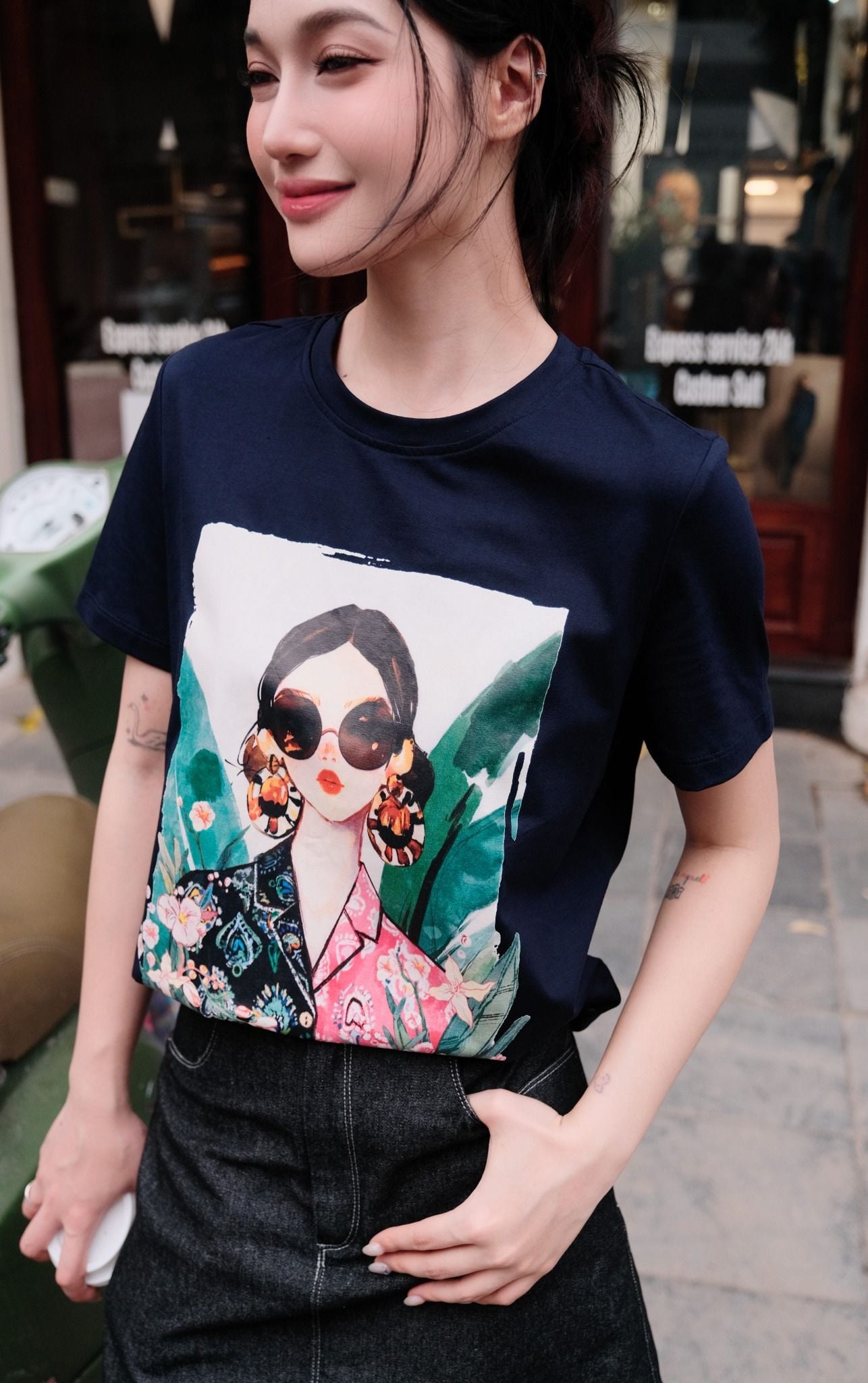  Áo T-shirt navy in Nàng A Mị 