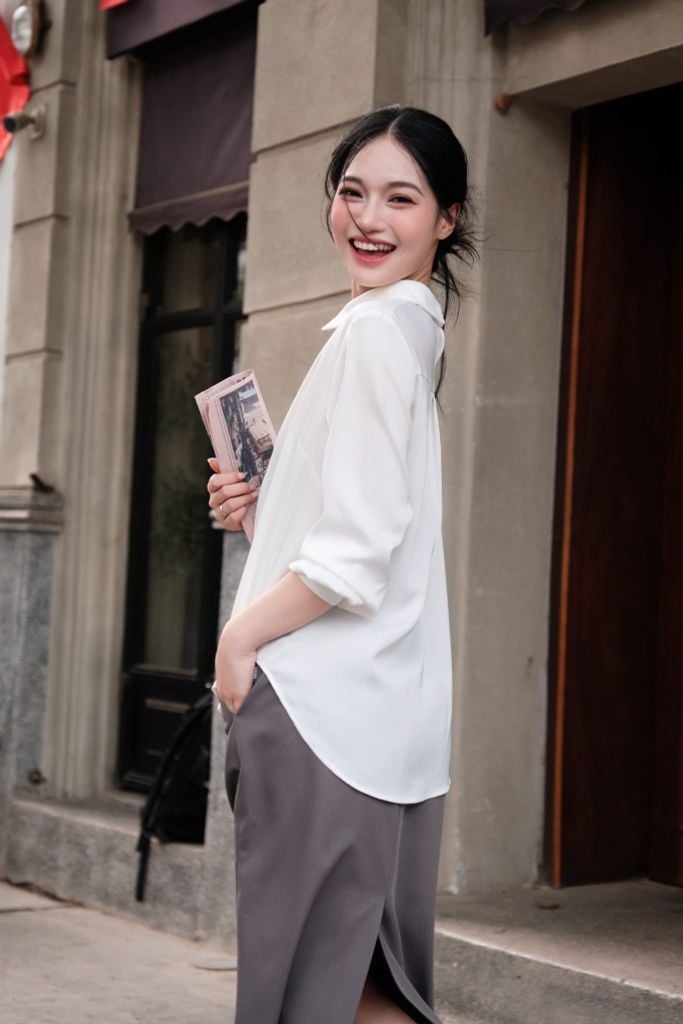 Sơ mi lụa basic trắng kem khuy hoa