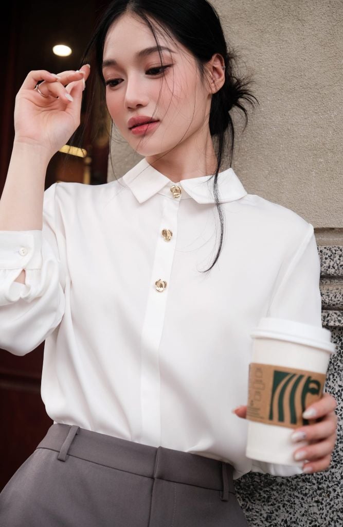 Sơ mi lụa basic trắng kem khuy hoa