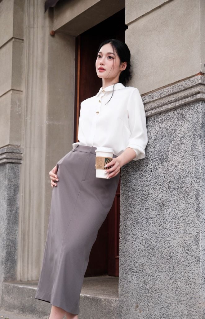 Sơ mi lụa basic trắng kem khuy hoa