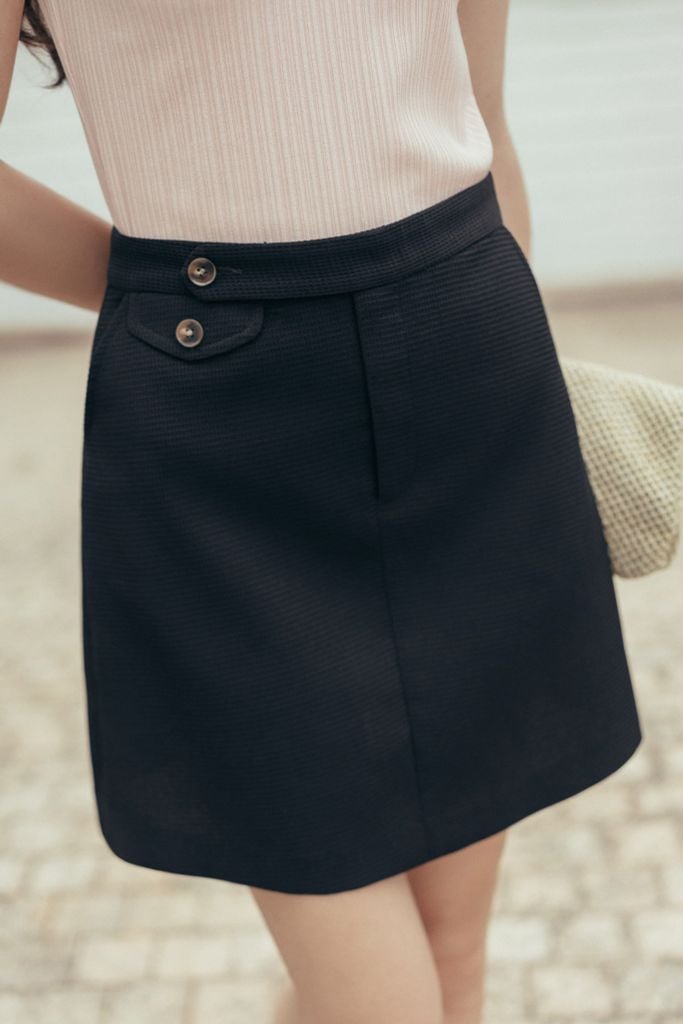 Chân váy A mini phối nắp túi Đen